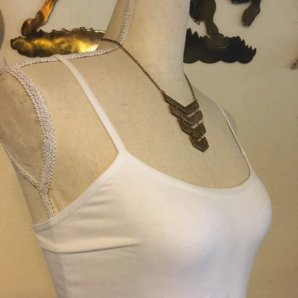 Textured gold tone disc necklace